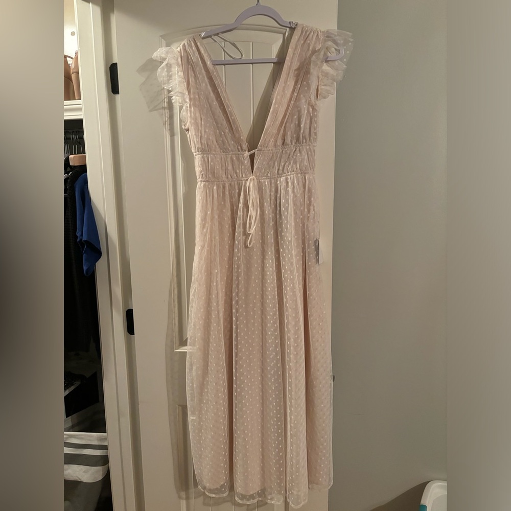 Lulu’s cream dress
